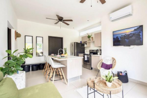 Bright & Airy 2BR Condo minutes from Jaco Beach